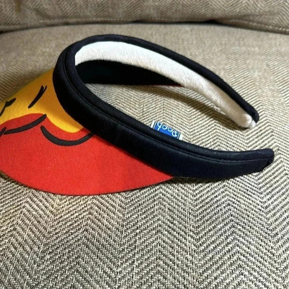 ‼️RARE HARD TO FIND‼️ VINTAGE DISNEY WINNIE THE POOH COTTON SUNVISOR SHIELD - Picture 2 of 9